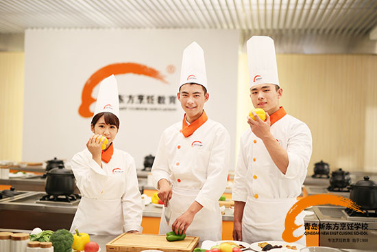 文登厨师最新招聘，行业现状、观点分析与个人立场探讨