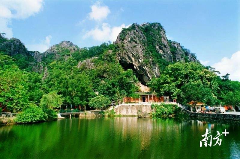 阳春最新人事任免，自然美景下的探索之旅