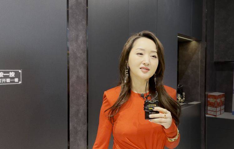 赖文峰最新动态揭秘，小巷深处的独特风味探索之旅