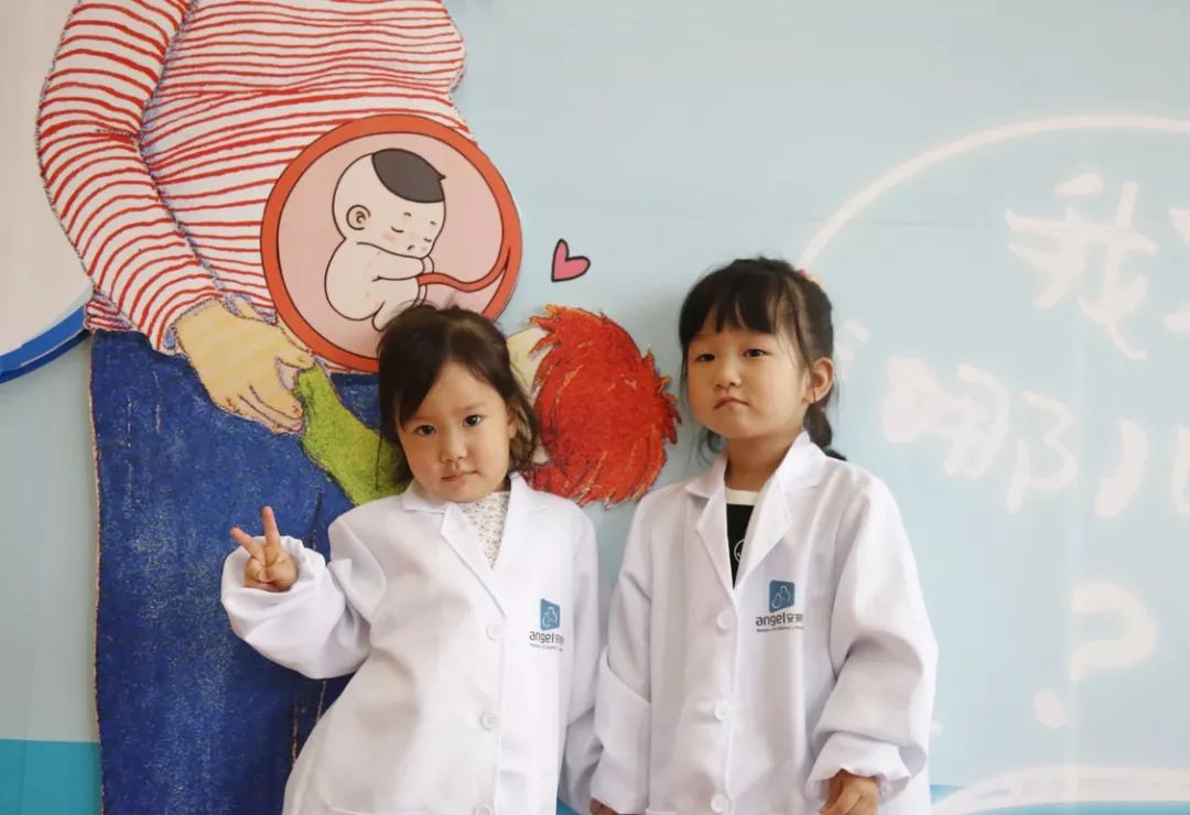 幼儿园主持人台词最新，探索小巷特色小店，精彩呈现！