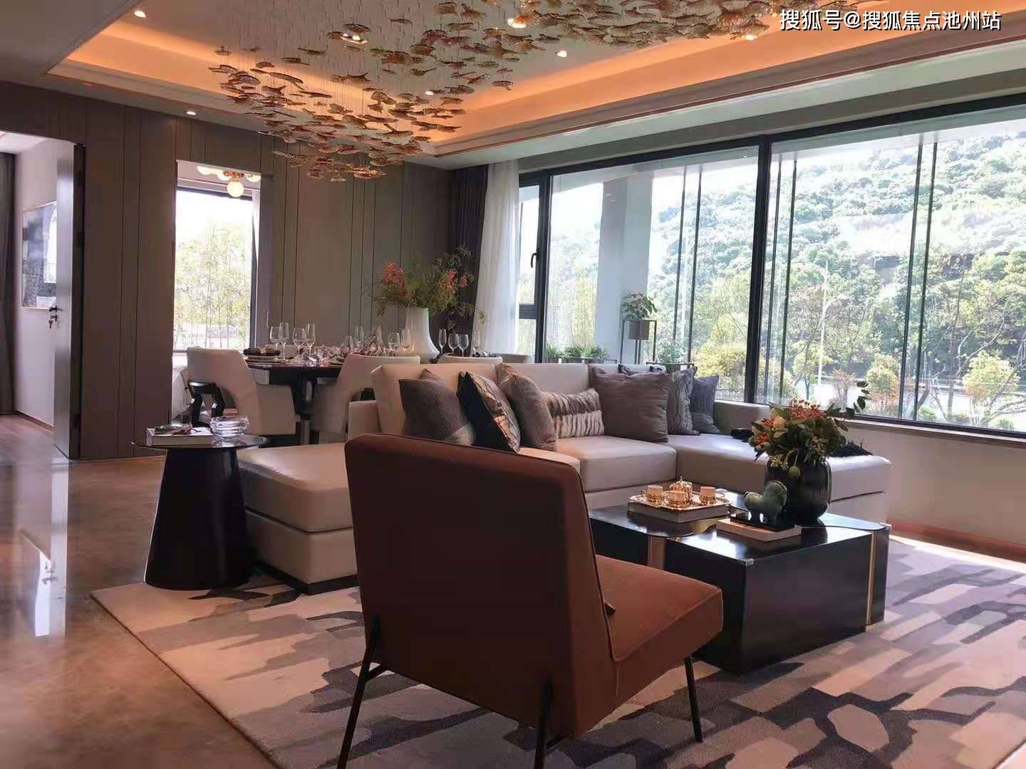 亚星娱乐官网最新版，小巷中的独特娱乐体验
