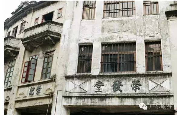 最新款外墙砖效果图，小巷风情小店独特魅力展示