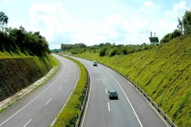 巴万高速公路最新动态，一种观点分析及其影响