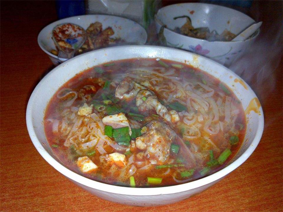 探索日常喧嚣中的独特小店，最新日文书讯与小巷深处的秘密风味